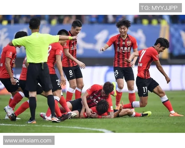 上港队与江苏苏宁激战正酣比分悬念引发球迷热议